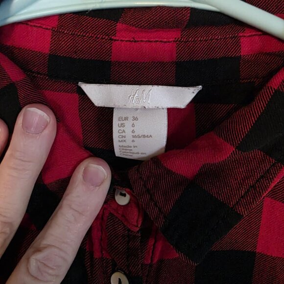 EUC H&M Women's Long Sleeve Button Down Plaid - Picture 3 of 3